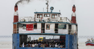 Copertina di Bangladesh, traghetto con 500 persone a bordo prende fuoco: “Almeno 39 morti, decine di feriti”