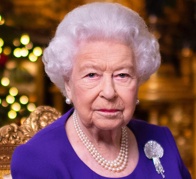 Regina Elisabetta, attesa per il tradizionale discorso: “Sarà il più intimo di sempre”. William e Kate assenti al pranzo di Natale?
