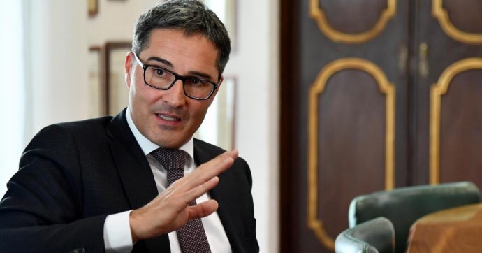 Kompatscher indagato ‘Mascherine irregolari’