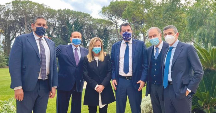 Meloni filo-Mario bracca Salvini: “Vuoi lui o Silvio?”