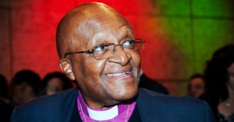 Copertina di Desmond Tutu morto, addio all’icona anti-apartheid in Sudafrica e premio Nobel per la pace