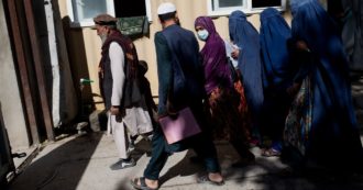 Copertina di Afghanistan, i talebani vietano i viaggi alle donne sole: dovranno essere accompagnate da parente uomo