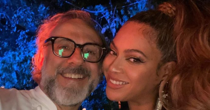 Massimo Bottura e il Natale con Beyoncé: la foto “guancia a guancia” diventa virale