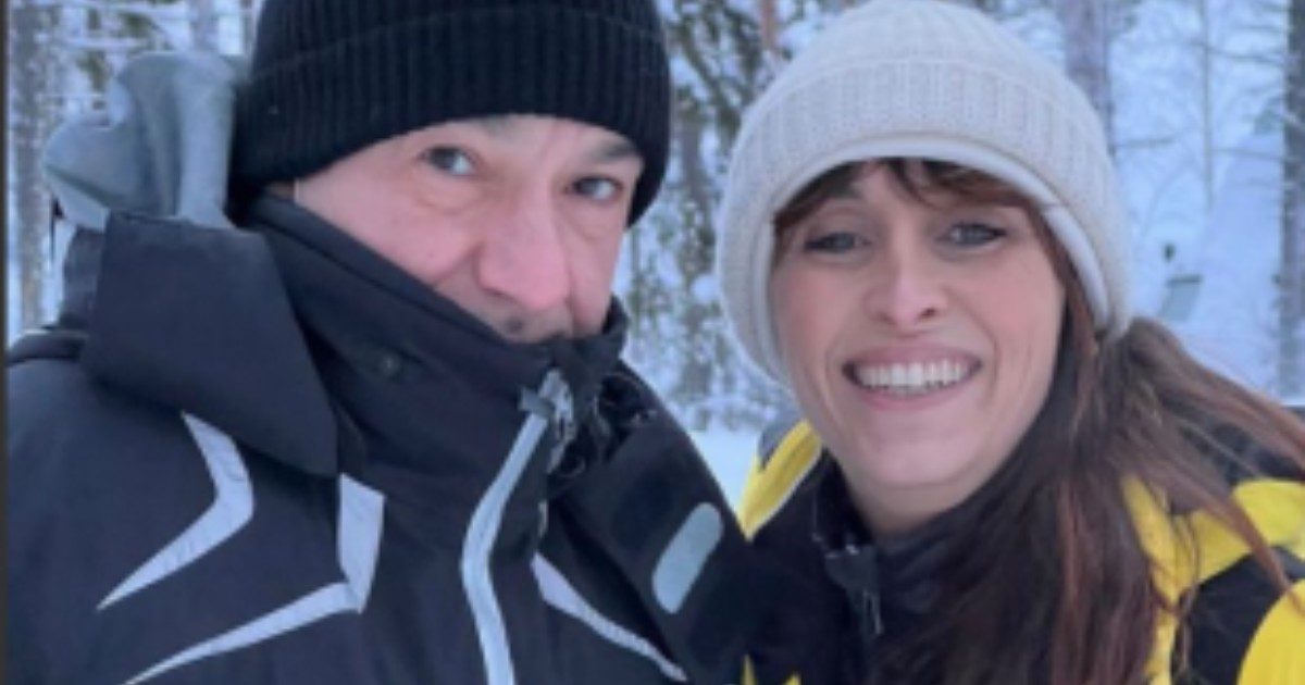 Benedetta Parodi e Fabio Caressa, disavventura in Lapponia a -15 gradi: “Moriremo di freddo aspettando le renne”