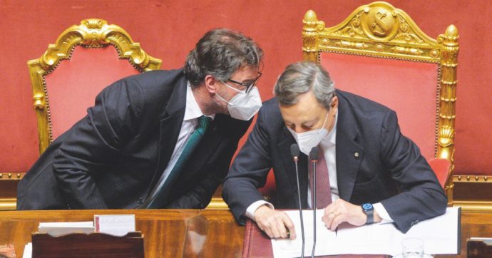 Covid: discoteche chiuse, idea di Giorgetti. Draghi: niente lavoro ai No vax