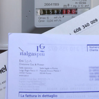 Copertina di Il caro bollette non è colpa delle rinnovabili