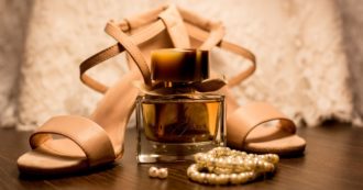 Copertina di Capodanno, cenone di San Silvestro in ciabatte o tacchi a spillo (anche in casa)? Come il Covid sta cambiando le abitudini