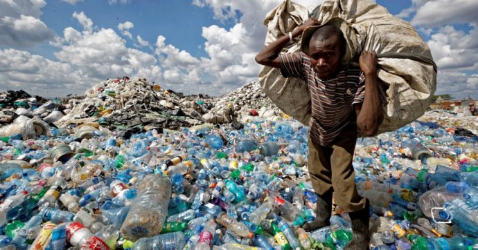 Copertina di Benvenuti nel Wasteocene, l’impero della spazzatura