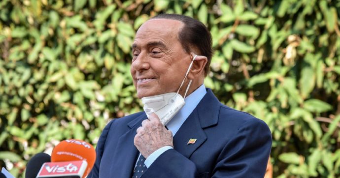 Berlusconi regala i quadri delle televendite