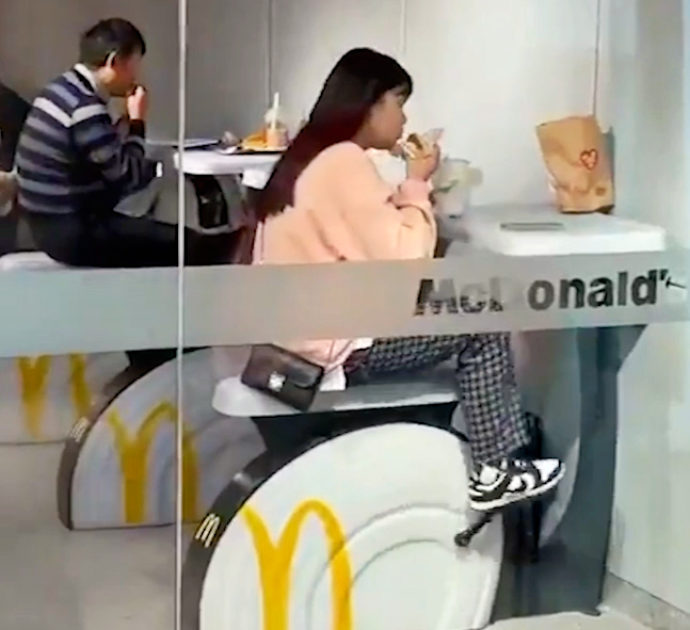 McDonald’s, al posto delle sedie ci sono le cyclette: scoppia la polemica – Video