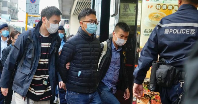 Hong Kong, perquisizioni e sei arresti: chiusa la testata indipendente Stand News per “pubblicazione sediziosa”