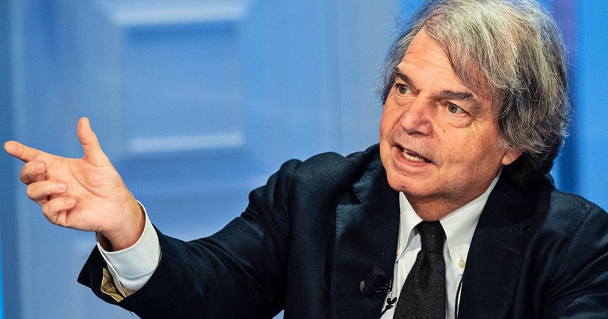 In Europa lo smart working è un’arma contro Omicron, la pubblica amministrazione italiana lo snobba: mentre Brunetta rivendica il no, Parigi valuta persino le multe