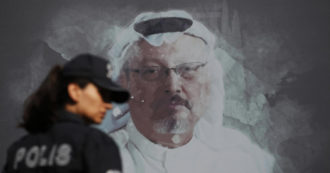 Copertina di Il quotidiano The Guardian: “Gli assassini del giornalista Jamal Khashoggi vivono in resort di lusso gestiti dal governo saudita”