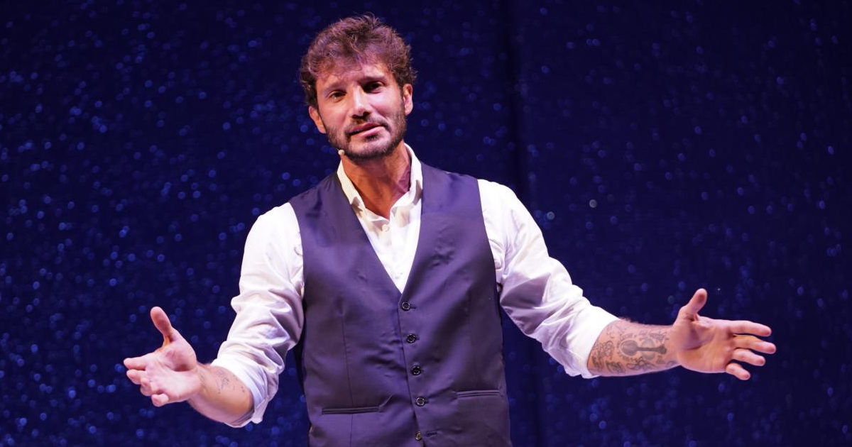 Stefano De Martino: “In passato ho alimentato inconsapevolmente il gossip. Sanremo? Oggi direi di no, ecco perché”