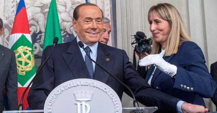 Berlusconi non si ferma: “Sono più popolare di Draghi”