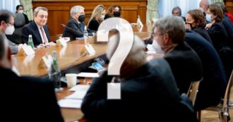 Copertina di In Edicola sul Fatto Quotidiano del 30 Dicembre: Governo in delirio: non si capisce nulla. Cdm-rissa – Niente bus senza vaccino