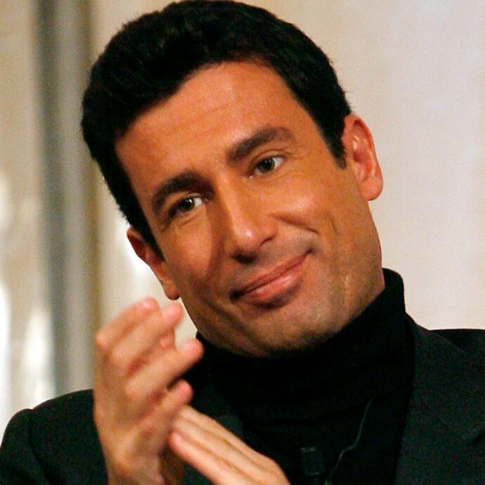 “Paolo Calissano cercava la morte, si vergognava per aver disonorato la famiglia. Solo Maurizio Costanzo gli tese una mano”: le parole del fratello Roberto