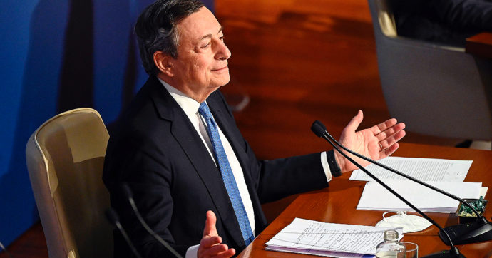 Draghi non spiega il quinto decreto in quaranta giorni: così abdica dal suo ruolo di guida