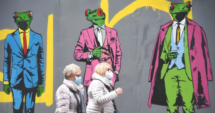 Super green pass, la neolingua del draghismo: il decreto non è in italiano