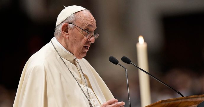 Papa Francesco: “Basta violenza, ferire una donna è oltraggiare Dio”. L’omelia di Bergoglio a San Pietro