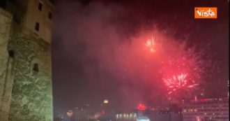 Copertina di Capodanno 2022, fuochi d’artificio a Napoli nonostante l’ordinanza del sindaco che li vietava (video)