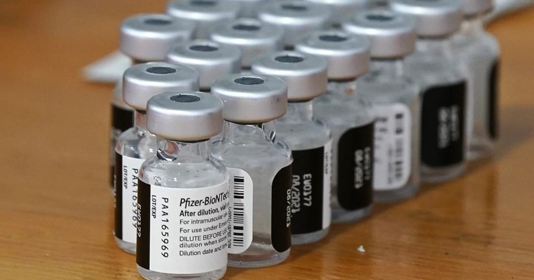 “Distribuzione iniqua dei vaccini? In Africa e America Latina 120 aziende pronte a produrre miliardi di dosi”. Ma l’Ue si oppone alla liberalizzazione dei brevetti