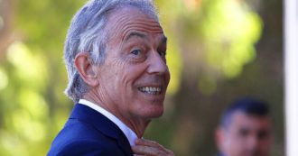 Copertina di Tony Blair, la petizione online per togliergli il titolo di “sir” supera le 400mila firme