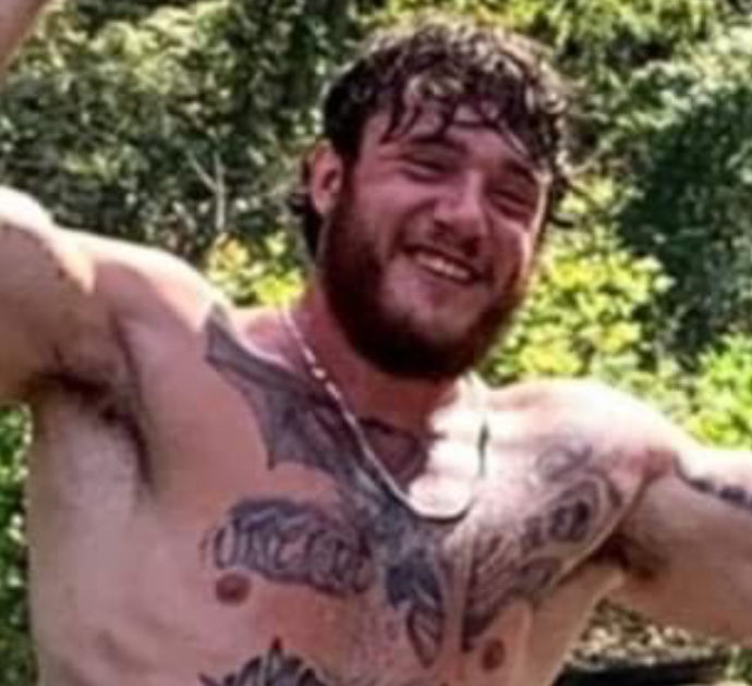 David Koenig, il combattente ritrovato morto dopo due anni in un bosco: “Collane d’argento ancora al collo, non è stato aggredito”
