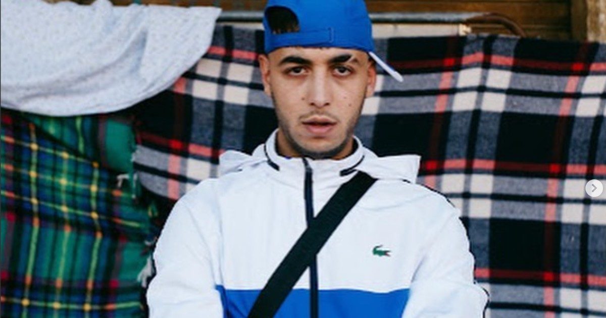 Arrestato il rapper Escomar, tradito dalla prenotazione in hotel di Milano per la notte di Capodanno: così la polizia lo ha incastrato