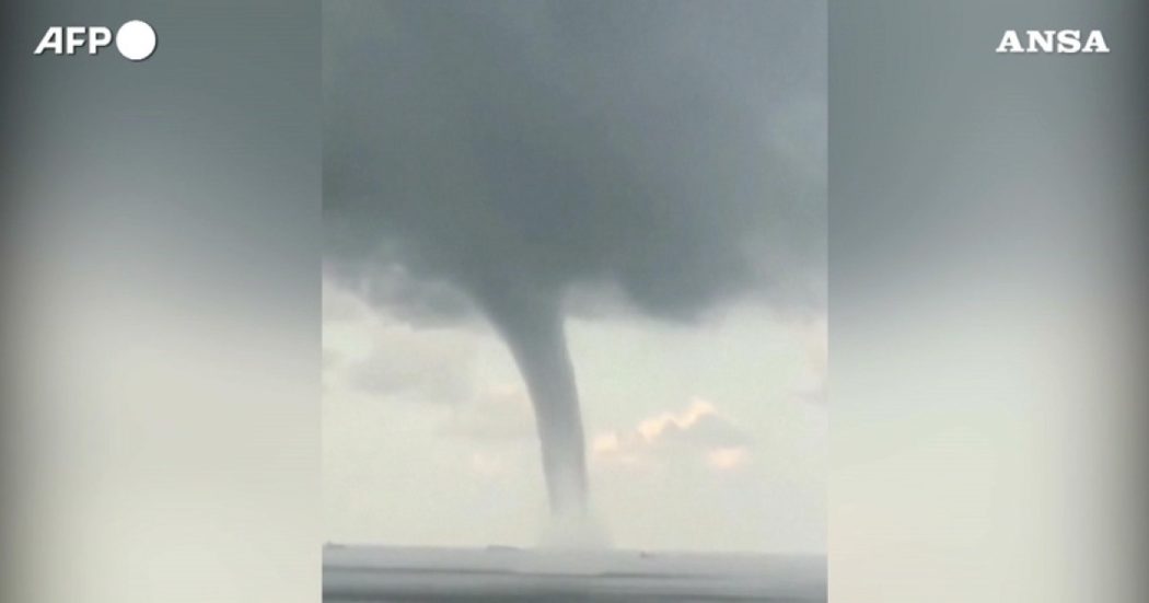 Grande tromba marina in Israele: le immagini spettacolari al largo della costa di Ashdod – Video