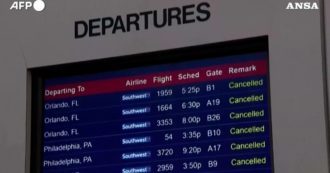 Copertina di Usa, maltempo e pandemia mandano in tilt gli aeroporti: centinaia di voli cancellati a Chicago. Lo scalo deserto – Video