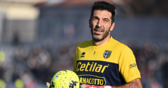 Copertina di Gigi Buffon positivo al Covid, il Parma: “Il calciatore è in isolamento. Verrà effettuato uno screening a tutta la squadra”