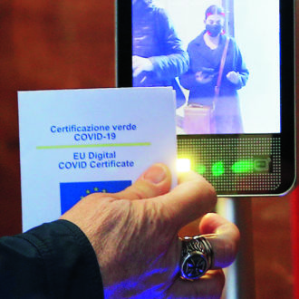 Copertina di Confusione sul green pass: il Fatto di domani 5 gennaio