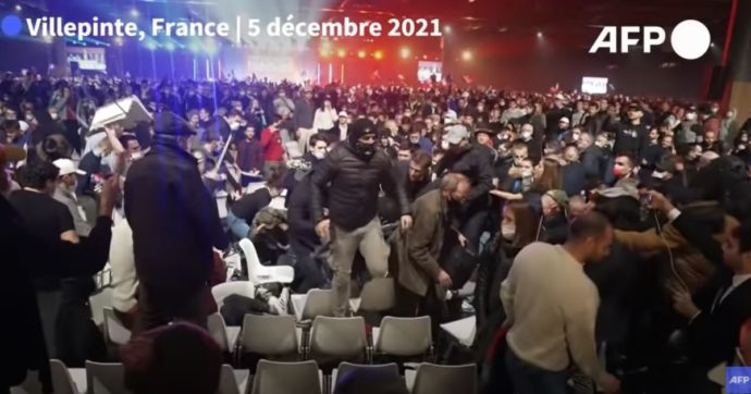 Francia, il governo ha sciolto il gruppo neonazista Zouaves Paris: “Responsabili delle violenze al comizio di Eric Zemmour”