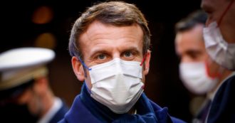 Copertina di Francia, Macron attacca i No vax: “Voglio farli arrabbiare. Irresponsabili, non sono più dei cittadini”. Le opposizioni: “Indegno”