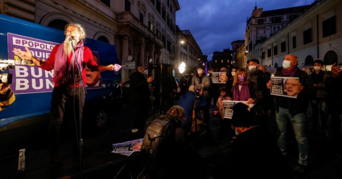 Il Popolo Viola: “I partiti vengano in piazza contro B.”