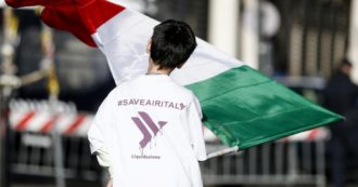 Copertina di Air Italy e Alitalia, due pesi e due misure. Ecco perché lo Stato non ha voluto salvare entrambe