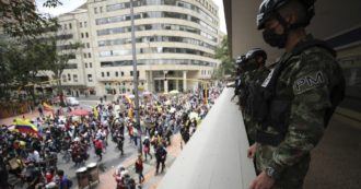 Colombia, nuevos enfrentamientos en la frontera con Venezuela.  Según Naciones Unidas y ONG, es el país que presencia el mayor número de masacres y desplazados en el mundo