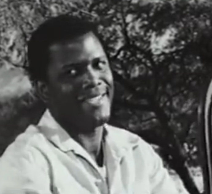 Sidney Poitier, morto il leggendario attore afroamericano: vinse l’Oscar nel 1964 con I Gigli del Campo