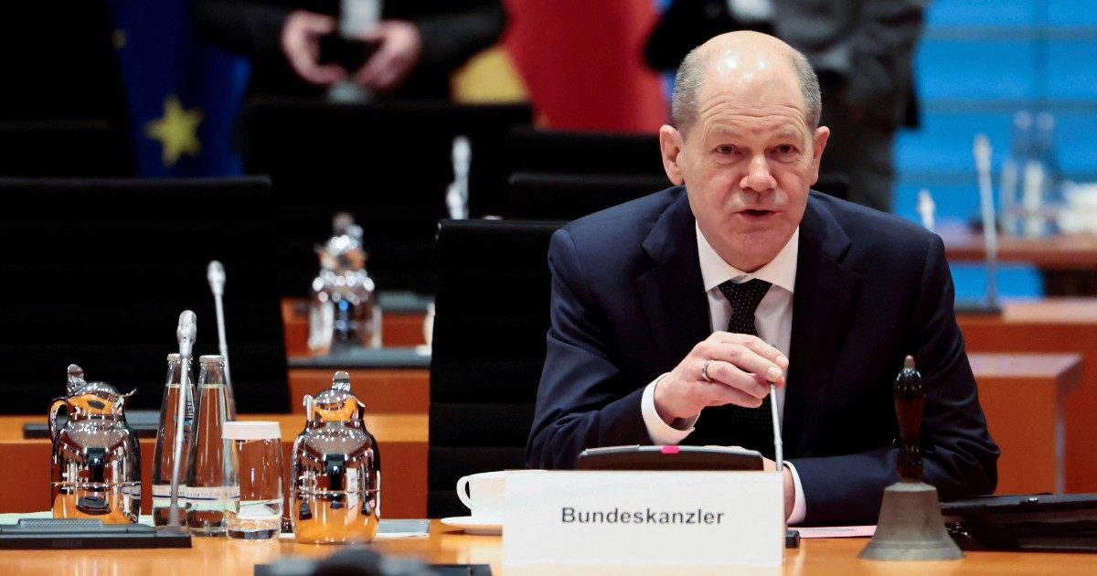 Germania, Scholz e Länder d’accordo sull’obbligo vaccinale per tutti. Il ministro lavora per aggirare i vincoli privacy: “In Aula forse a febbraio”