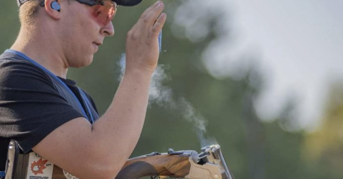 Inciampa e parte colpo. Muore campione skeet