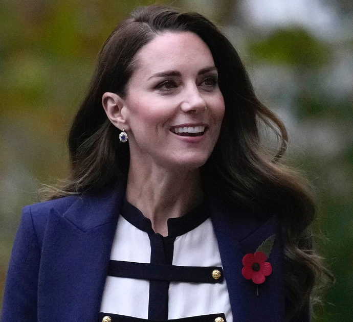 Kate Middleton, i 40 anni della Duchessa celebrati dai ritratti ufficiali dell’artista Paolo Roversi: “Non è abituata a posare, era timorosa”