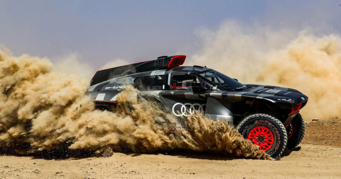 Dakar 2022, a metà gara la Audi RS Q e-tron vince una tappa e conquista 6 podi