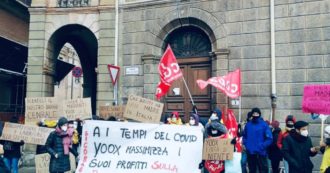 Copertina di Yoox, il tribunale di Bologna dà ragione alle lavoratrici madri: “Discriminatori i turni imposti dalla società appaltatrice”