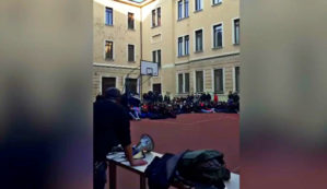 Copertina di Milano, gli studenti occupano il liceo Manzoni: “Scuola strumentalizzata e abbandonata” – Video