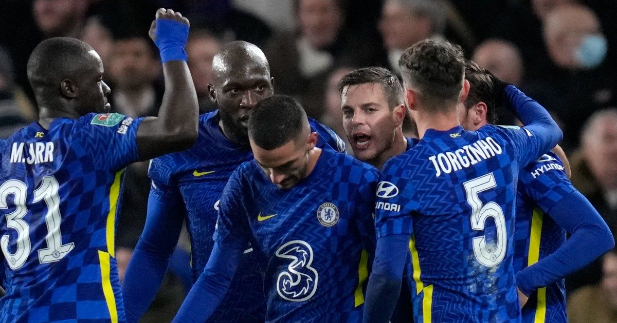 La grande ipocrisia del calcio inglese: tutti contro Abramovich con 19 anni di ritardo. E il Chelsea? “Giocheremo finché avremo le maglie”