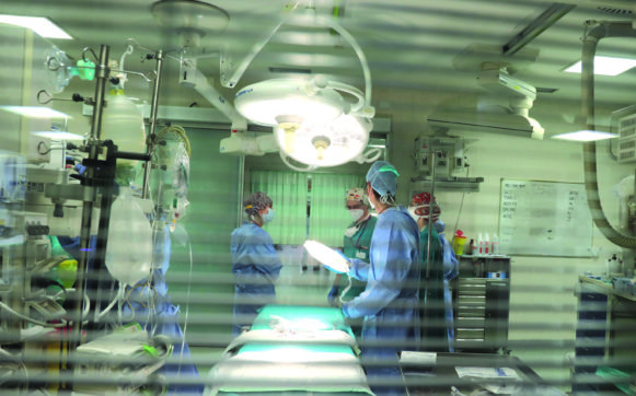 Caserta, in coma dopo due interventi di bypass gastrico dello stesso chirurgo: la Procura apre un fascicolo