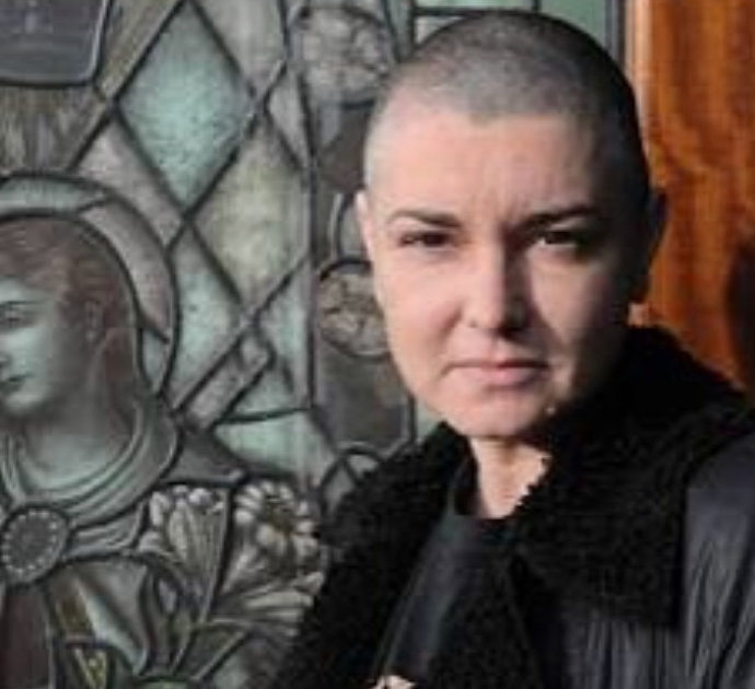 Sinead O’Connor: “Mio figlio ha imparato a fare il cappio che ha usato nel luogo dove dovevano curarlo. Un mese fa aveva scritto biglietti chiari”