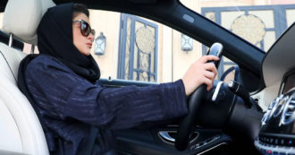 Copertina di Arabia Saudita, anche alle donne sarà permesso guidare i taxi