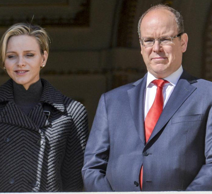 Il principe Alberto di Monaco e Charlene insieme in Norvegia: il bacio sfuggente e teso non passa inosservato